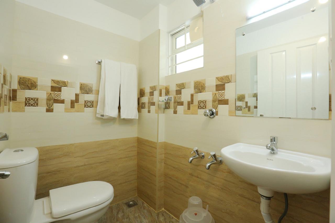 Hotel Swarna Residency Kochi Bagian luar foto