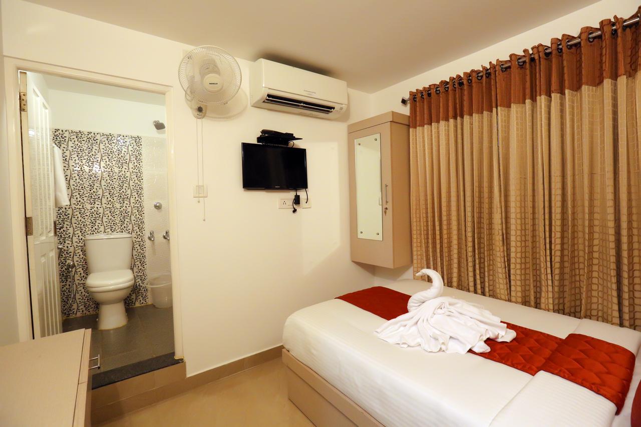 Hotel Swarna Residency Kochi Bagian luar foto